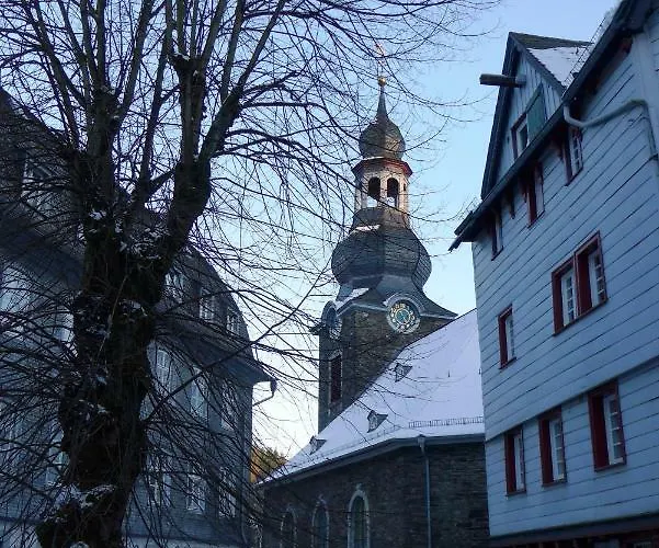 Altes Direktorenhaus Seidenfabrik * Monschau